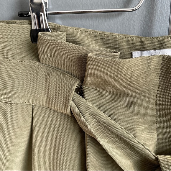 Khaki green clothes - Picture 2 of 5